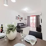 Lägenhet Bugibba Square 3bed By Homely! St. Paul's Bay